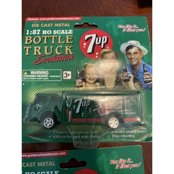 Golden Wheels 7G52 1:87 7-UP Bottle Truck Evolution (Set of 4) DIE CAST - Picture 3 of 6